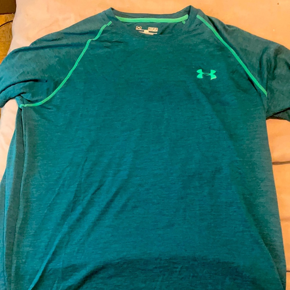 Men’s UA loose fit Tshirt (M)
